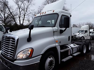 Used 2019 Freightliner Cascadia Day Cab 6x4, Semi Truck for sale #813620 - photo 1