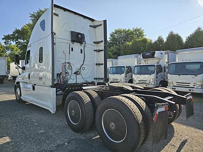 Used 2019 Freightliner Cascadia Sleeper Cab 6x4, Semi Truck for sale #831683 - photo 2