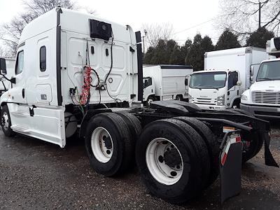 Used 2019 Freightliner Cascadia Sleeper Cab 6x4, Semi Truck for sale #834713 - photo 2