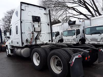 Used 2019 Freightliner Cascadia Sleeper Cab 6x4, Semi Truck for sale #862184 - photo 2