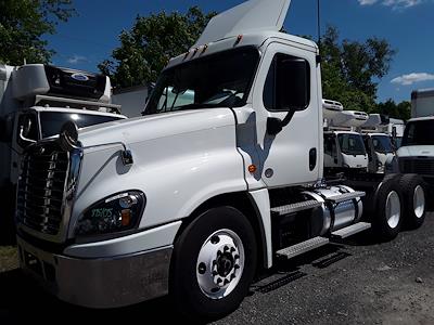 Used 2020 Freightliner Cascadia Day Cab 6x4, Semi Truck for sale #895105 - photo 1