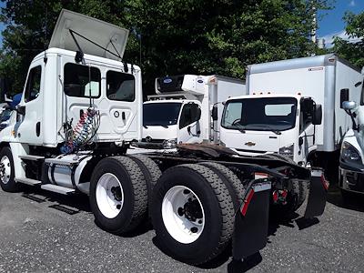 Used 2020 Freightliner Cascadia Day Cab 6x4, Semi Truck for sale #895105 - photo 2