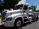 Used 2020 Freightliner Cascadia Day Cab 6x4, Semi Truck for sale #895108 - photo 1