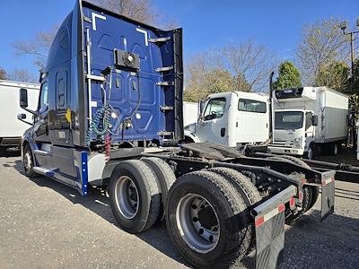 Used 2020 Freightliner Cascadia Sleeper Cab 6x4, Semi Truck for sale #896744 - photo 2