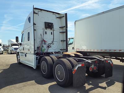 Used 2018 Freightliner Cascadia Sleeper Cab 6x4, Semi Truck for sale #223200 - photo 2