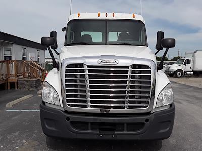 Used 2015 Freightliner Cascadia 4x2, Semi Truck for sale #343555 - photo 1