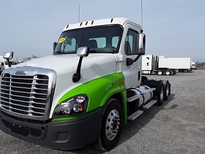 Used 2016 Freightliner Cascadia Day Cab 6x4, Semi Truck for sale #374253 - photo 1
