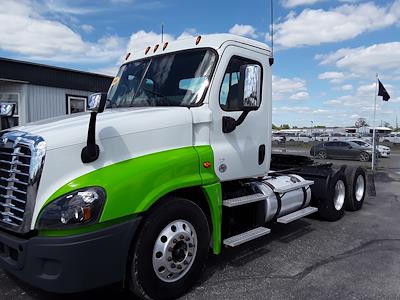 Used 2016 Freightliner Cascadia 6x4, Semi Truck for sale #374257 - photo 2