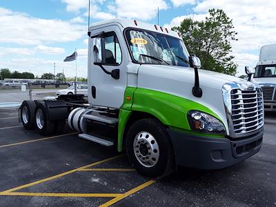 Used 2016 Freightliner Cascadia 6x4, Semi Truck for sale #374257 - photo 1