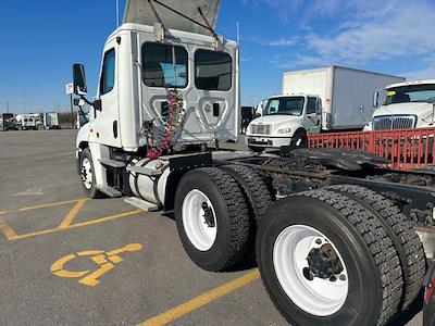 Used 2016 Freightliner Cascadia Day Cab 6x4, Semi Truck for sale #389085 - photo 2
