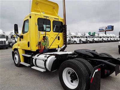 Used 2014 Freightliner Cascadia Day Cab 4x2, Semi Truck for sale #518365 - photo 2