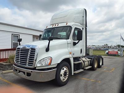 Used 2016 Freightliner Cascadia Day Cab 6x4, Semi Truck for sale #659147 - photo 1