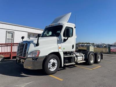Used 2017 Freightliner Cascadia Day Cab 6x4, Semi Truck for sale #666456 - photo 1