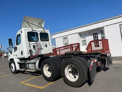 Used 2017 Freightliner Cascadia Day Cab 6x4, Semi Truck for sale #666456 - photo 2