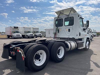 Used 2017 Freightliner Cascadia Day Cab 6x4, Semi Truck for sale #672248 - photo 2