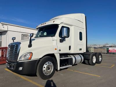 Used 2017 Freightliner Cascadia Sleeper Cab 6x4, Semi Truck for sale #675651 - photo 1