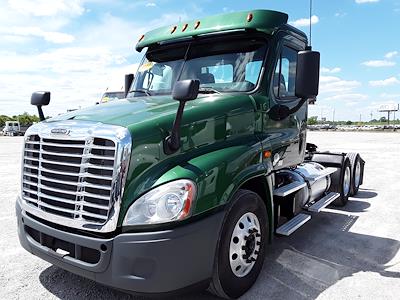 Used 2017 Freightliner Cascadia 6x4, Semi Truck for sale #676610 - photo 1