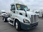 Used 2017 Freightliner Cascadia Day Cab 4x2, Semi Truck for sale #677792 - photo 4