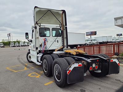 Used 2018 Freightliner Cascadia Day Cab 6x4, Semi Truck for sale #681079 - photo 2