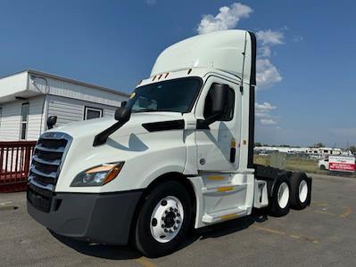 Used 2018 Freightliner Cascadia Day Cab 6x4, Semi Truck for sale #750178 - photo 1