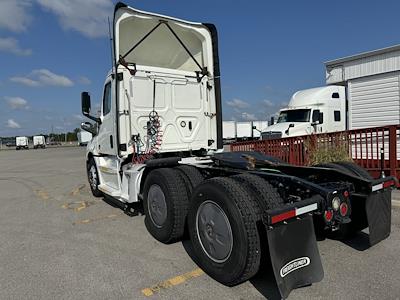 Used 2018 Freightliner Cascadia Day Cab 6x4, Semi Truck for sale #750285 - photo 2