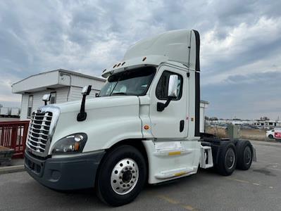 Used 2018 Freightliner Cascadia Day Cab 6x4, Semi Truck for sale #764329 - photo 1