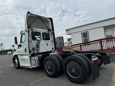 Used 2018 Freightliner Cascadia Day Cab 6x4, Semi Truck for sale #764329 - photo 2