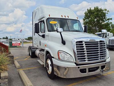 Used 2019 Freightliner Cascadia Sleeper Cab 6x4, Semi Truck for sale #809334 - photo 1