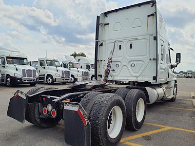 Used 2019 Freightliner Cascadia Sleeper Cab 6x4, Semi Truck for sale #809334 - photo 2