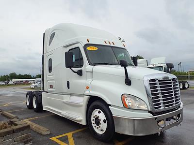 Used 2019 Freightliner Cascadia Sleeper Cab 6x4, Semi Truck for sale #813249 - photo 1