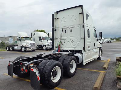 Used 2019 Freightliner Cascadia Sleeper Cab 6x4, Semi Truck for sale #813249 - photo 2