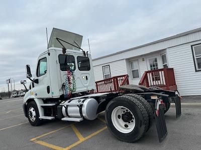 Used 2019 Freightliner Cascadia Day Cab 4x2, Semi Truck for sale #834507 - photo 2