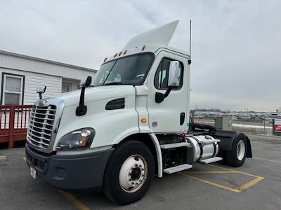 Used 2019 Freightliner Cascadia Day Cab 4x2, Semi Truck for sale #834510 - photo 1