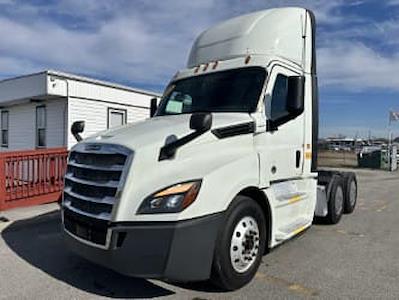 Used 2019 Freightliner Cascadia Day Cab 6x4, Semi Truck for sale #870320 - photo 1