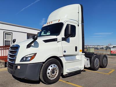 Used 2019 Freightliner Cascadia Day Cab 6x4, Semi Truck for sale #870535 - photo 1