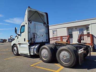 Used 2019 Freightliner Cascadia Day Cab 6x4, Semi Truck for sale #870535 - photo 2