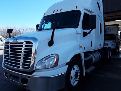 Used 2018 Freightliner Cascadia Sleeper Cab 6x4, Semi Truck for sale #223079 - photo 1