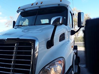 Used 2016 Freightliner Cascadia Day Cab 4x2, Semi Truck for sale #646977 - photo 1