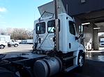 Used 2016 Freightliner Cascadia Day Cab 4x2, Semi Truck for sale #646977 - photo 5