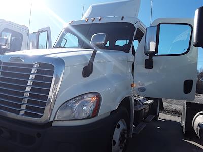 Used 2016 Freightliner Cascadia Day Cab 4x2, Semi Truck for sale #660717 - photo 1