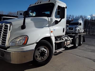 Used 2016 Freightliner Cascadia Day Cab 6x4, Semi Truck for sale #669784 - photo 1