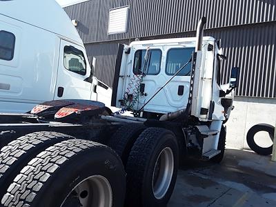 Used 2017 Freightliner Cascadia Day Cab 6x4, Semi Truck for sale #674093 - photo 1