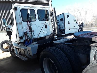 Used 2017 Freightliner Cascadia Day Cab 6x4, Semi Truck for sale #674093 - photo 2