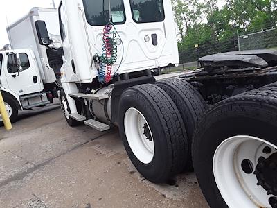 Used 2017 Freightliner Cascadia Day Cab 6x4, Semi Truck for sale #677840 - photo 2