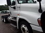 Used 2017 Freightliner Cascadia Day Cab 6x4, Semi Truck for sale #677840 - photo 5