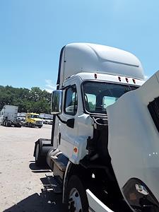 Used 2018 Freightliner Cascadia Day Cab 4x2, Semi Truck for sale #683708 - photo 1