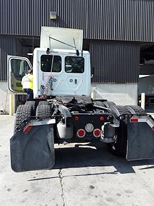 Used 2018 Freightliner Cascadia Day Cab 6x4, Semi Truck for sale #685211 - photo 2