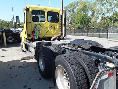 Used 2018 Freightliner Cascadia Day Cab 6x4, Semi Truck for sale #685326 - photo 2