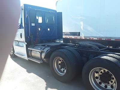 Used 2018 Freightliner Cascadia Day Cab 6x4, Semi Truck for sale #782692 - photo 2