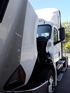 Used 2019 Freightliner Cascadia Day Cab 6x4, Semi Truck for sale #873619 - photo 1